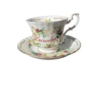 E&R Golden Crown Bone China December Bouquet of the Month Series Cup & Saucer